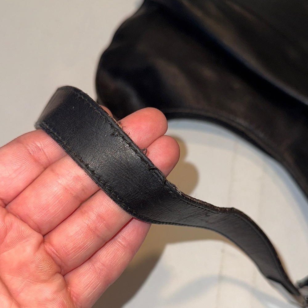 Gucci Vintage Elegant Black Leather Shoulder Bag - Picture 8 of 10